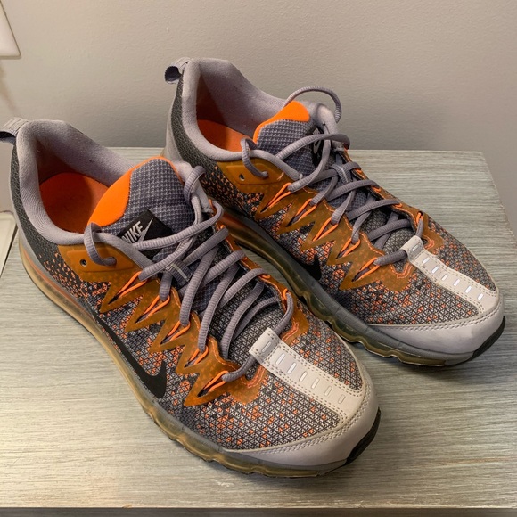 SOLD: Nike sneakers - Picture 2 of 6